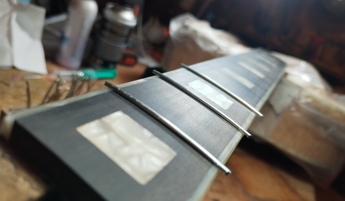 bundozás pillanatkép — Funfret Guitar Service