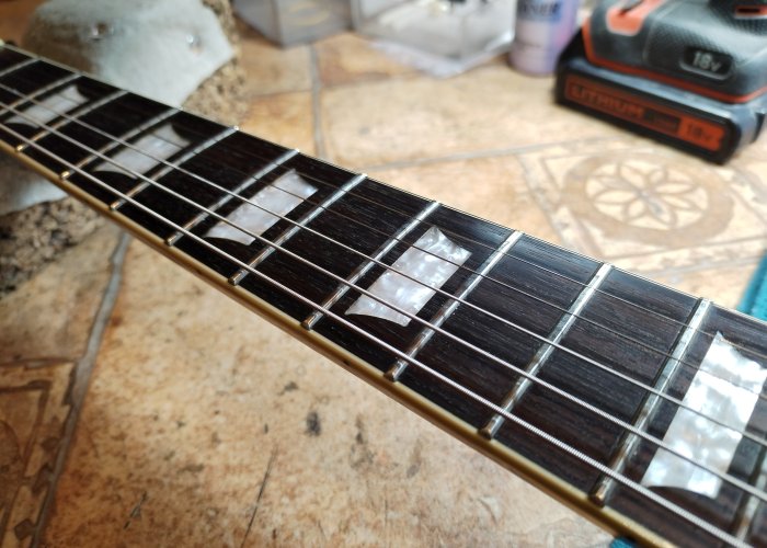 Bundozás – Epiphone — Funfret Guitar Service