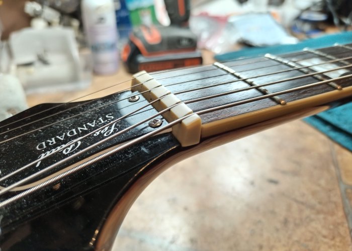 Felsőnyereg készítés — Funfret Guitar Service