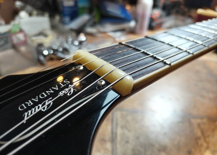 Felsőnyereg készítés — Funfret Guitar Service