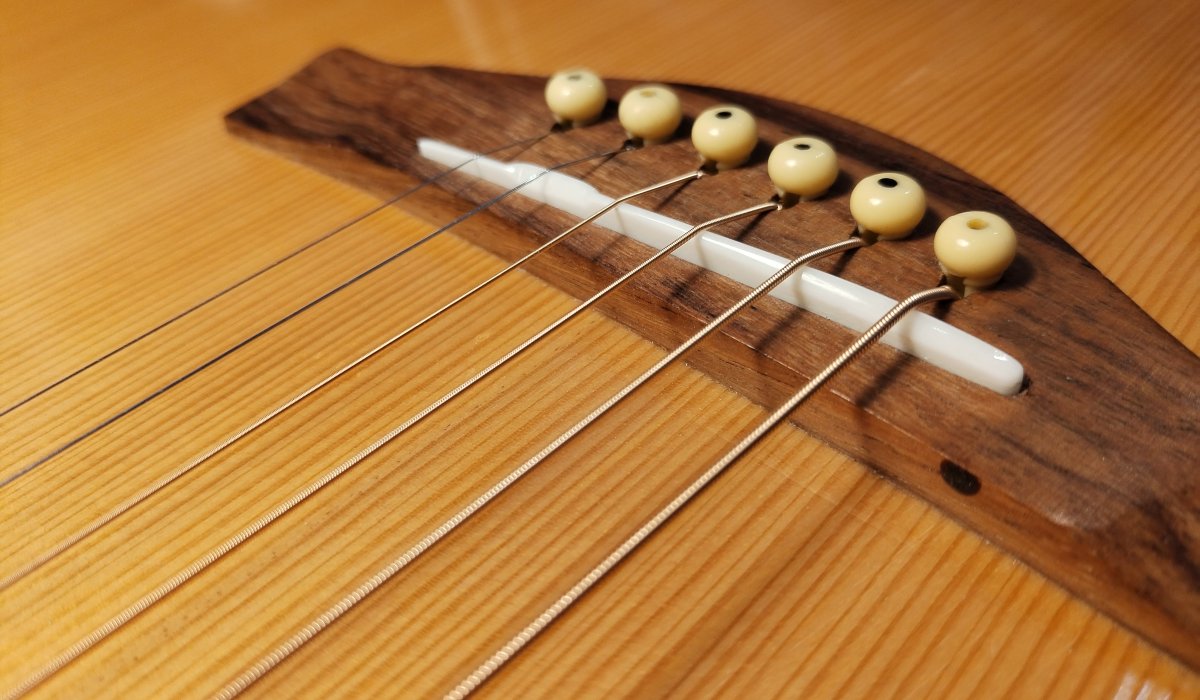 csont alsónyereg — Funfret Guitar Service