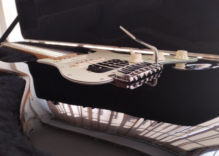 Tremolo csere — Funfret Guitar Service